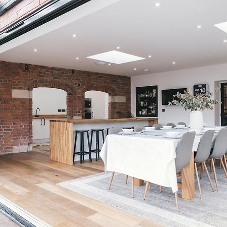 House With A Cinema And Games Room, Sleeps 17 슈루즈버리 외부 사진