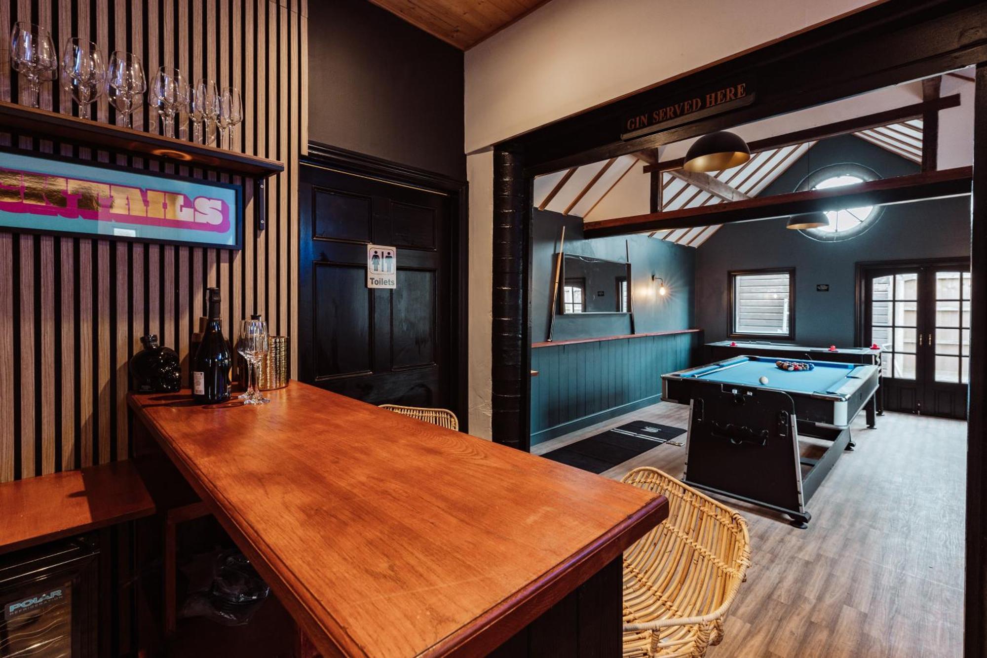 House With A Cinema And Games Room, Sleeps 17 슈루즈버리 외부 사진