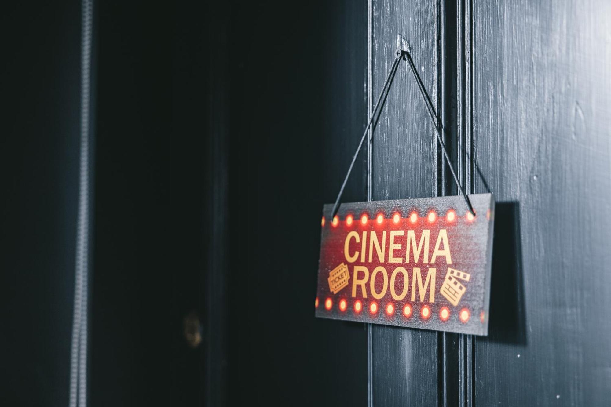 House With A Cinema And Games Room, Sleeps 17 슈루즈버리 외부 사진