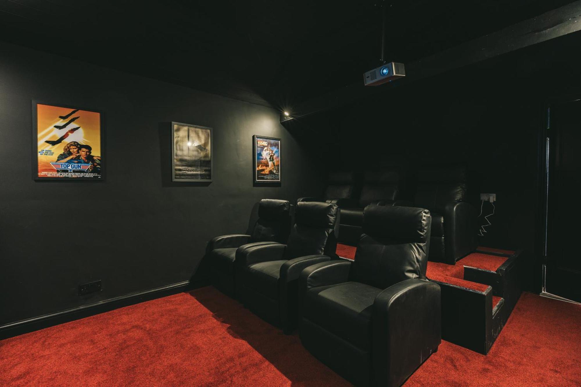 House With A Cinema And Games Room, Sleeps 17 슈루즈버리 외부 사진