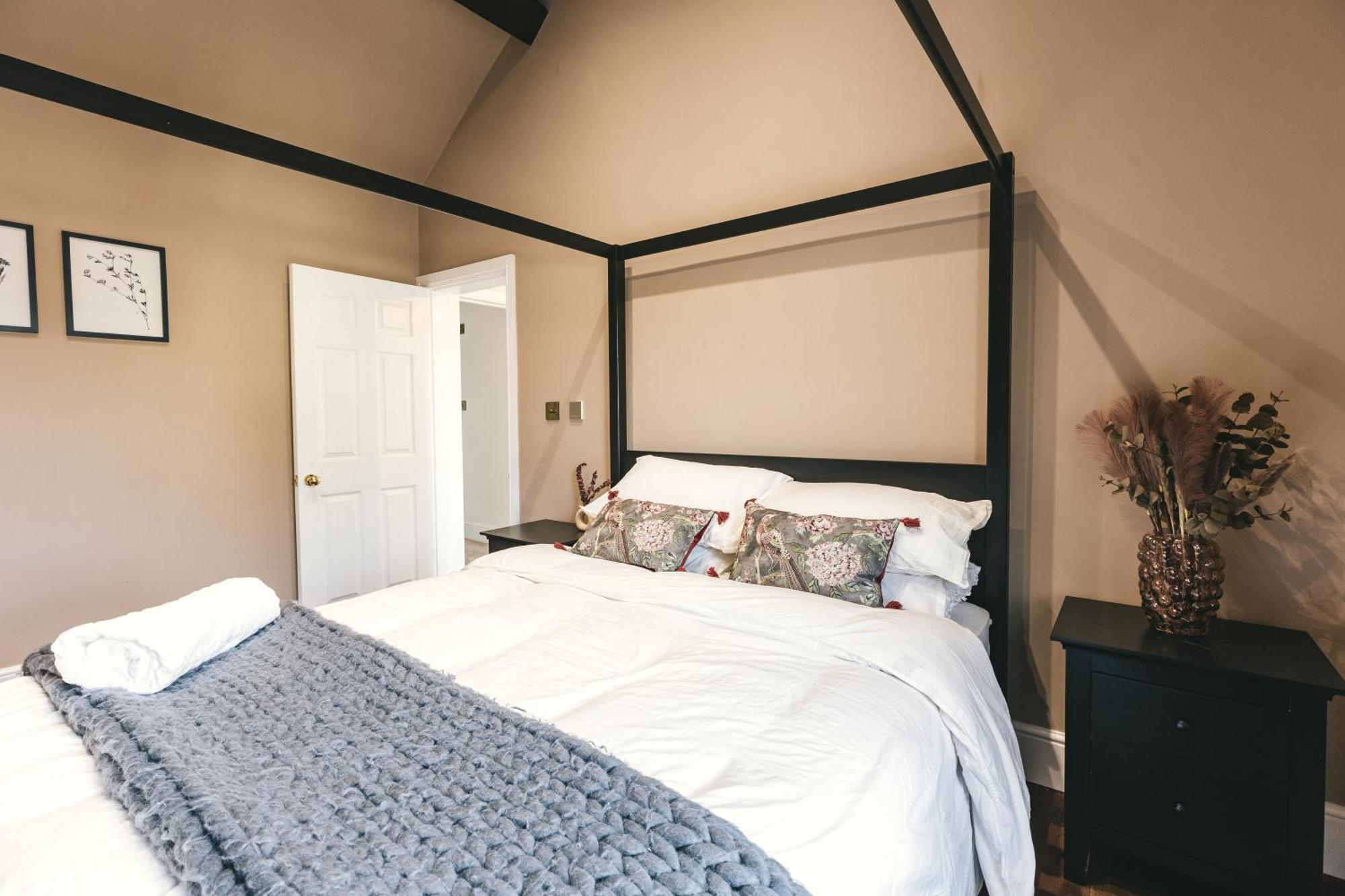 House With A Cinema And Games Room, Sleeps 17 슈루즈버리 외부 사진