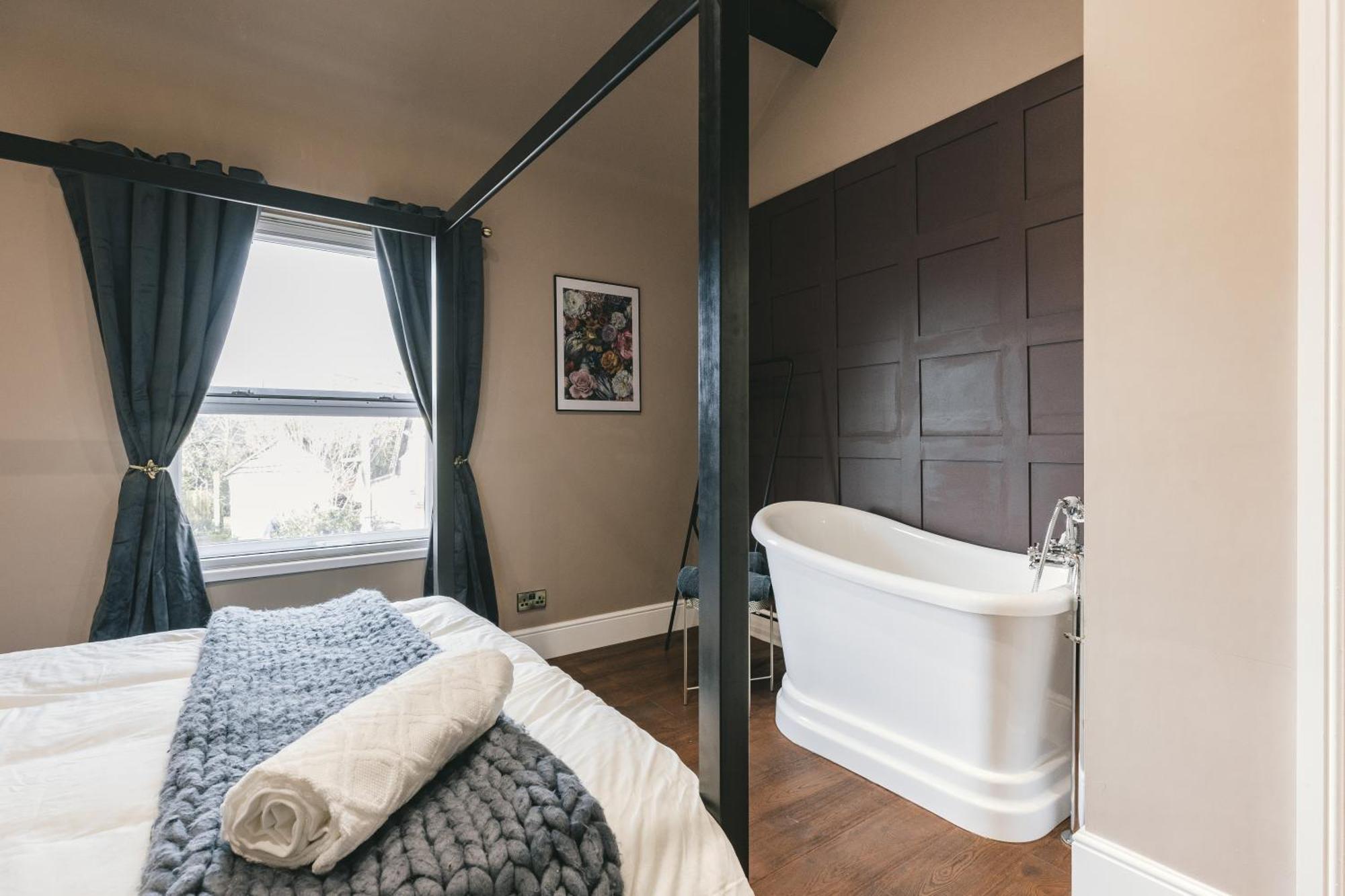 House With A Cinema And Games Room, Sleeps 17 슈루즈버리 외부 사진