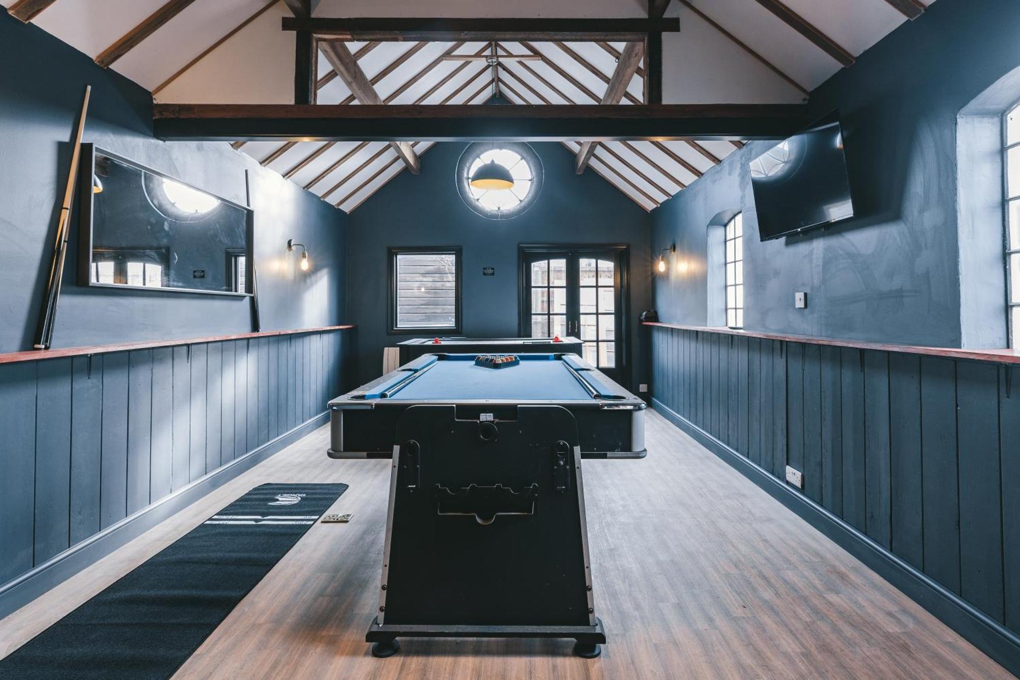 House With A Cinema And Games Room, Sleeps 17 슈루즈버리 외부 사진